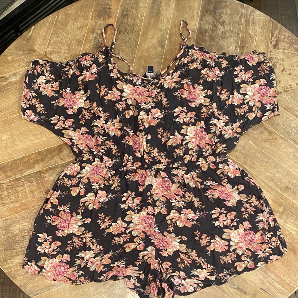 American Eagle Outfitters Black Floral Criss-Cross Cold Off Shoulder Romper [L]